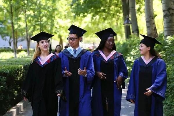 外国留学生在中国的好日子:免费清洁工,伴读,优惠补贴顺手拈来