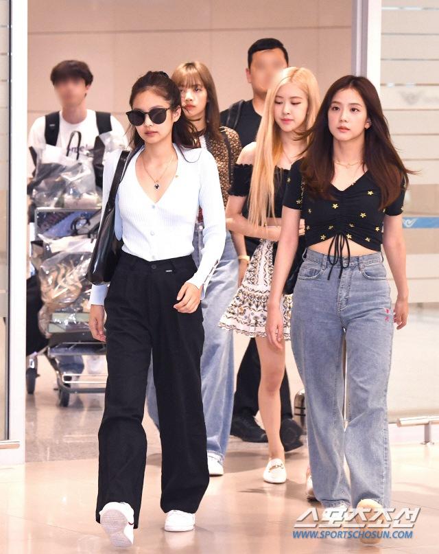 blackpink机场街拍,jennie机场照 blackpink结束海外日程现身机场 朴彩英秀"a4腰"金智妮黑超遮面气场强