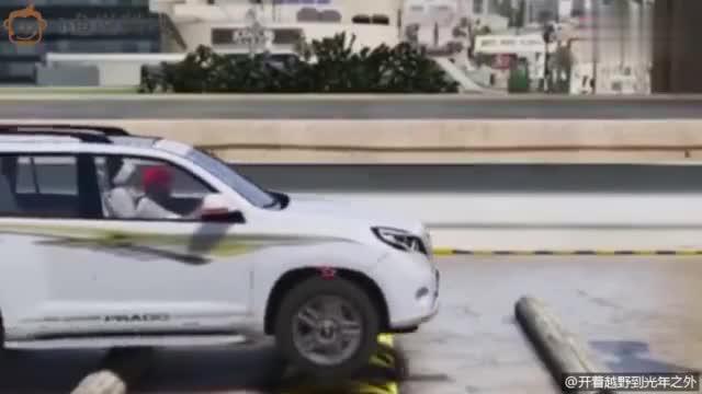 普拉多过减速带，这越野性能太好了，减震效果太棒了！