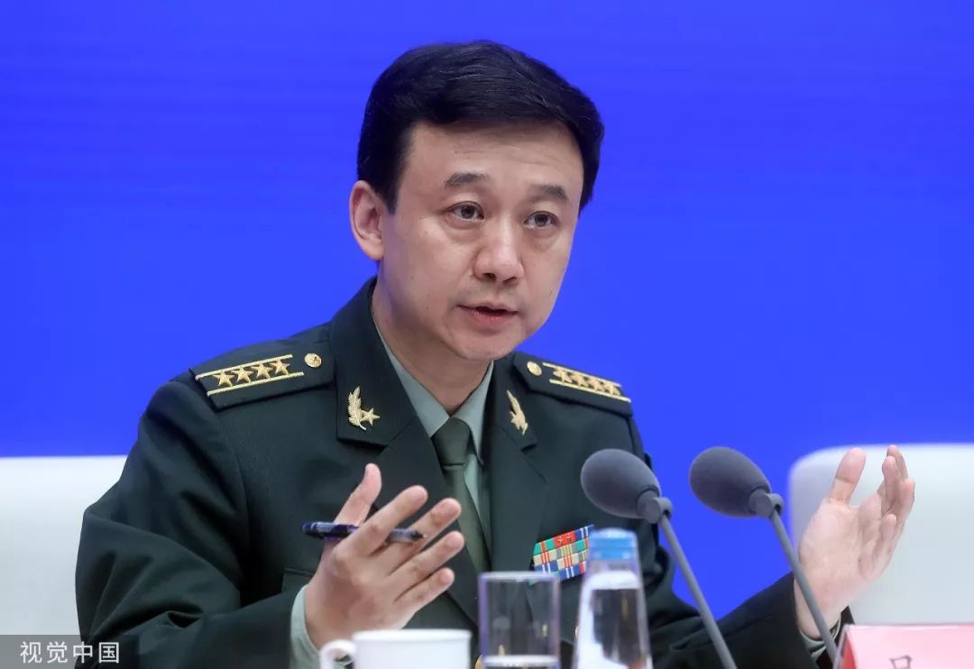 　▲7月24日，国务院新闻办公室在北京举行新闻发布会，发表《新时代的中国国防》白皮书。中国国防部新闻发言人吴谦在发布会上介绍了新版白皮书的六个首次。