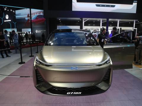 爱驰汽车U7 ion全新量产概念车，上海车展全球首秀实拍！