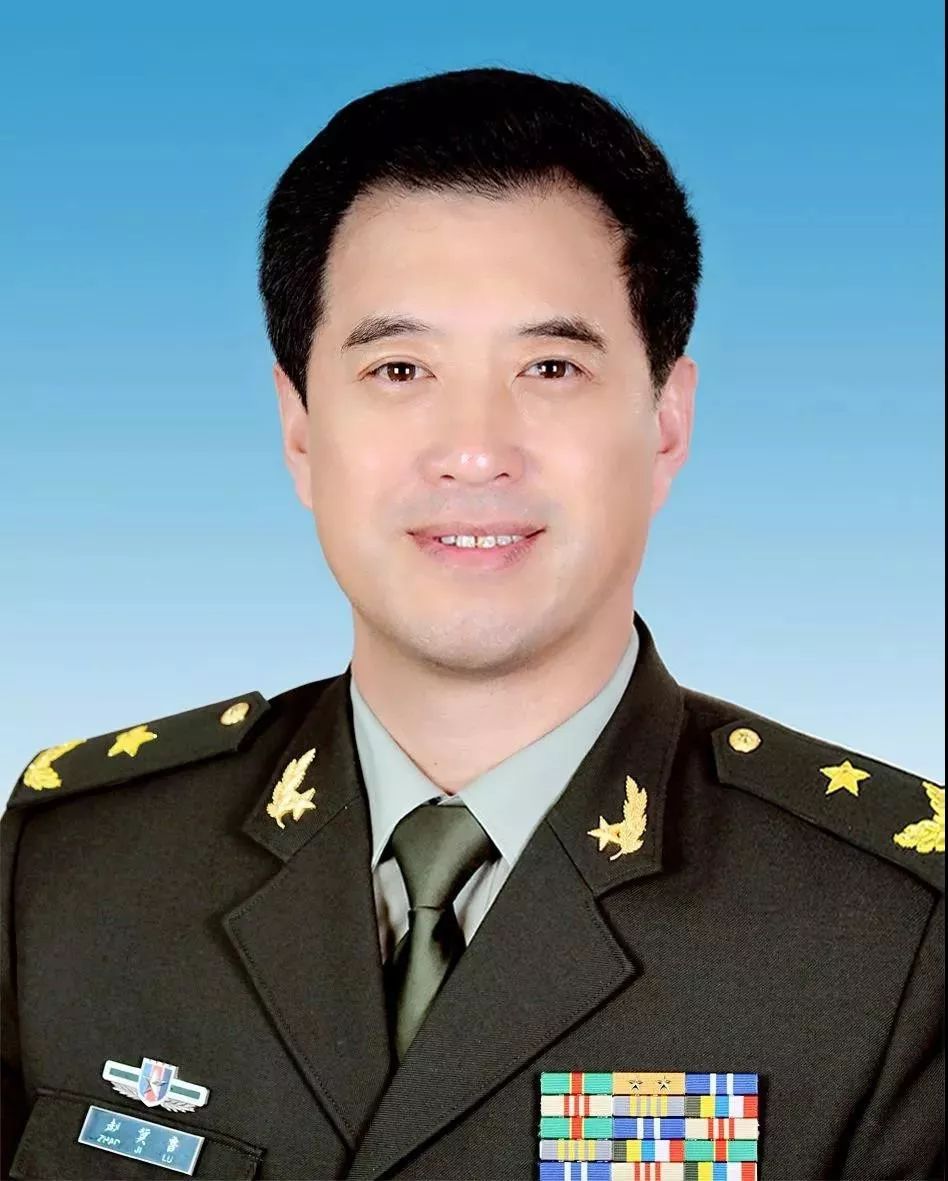 两省军区司令员同时换将