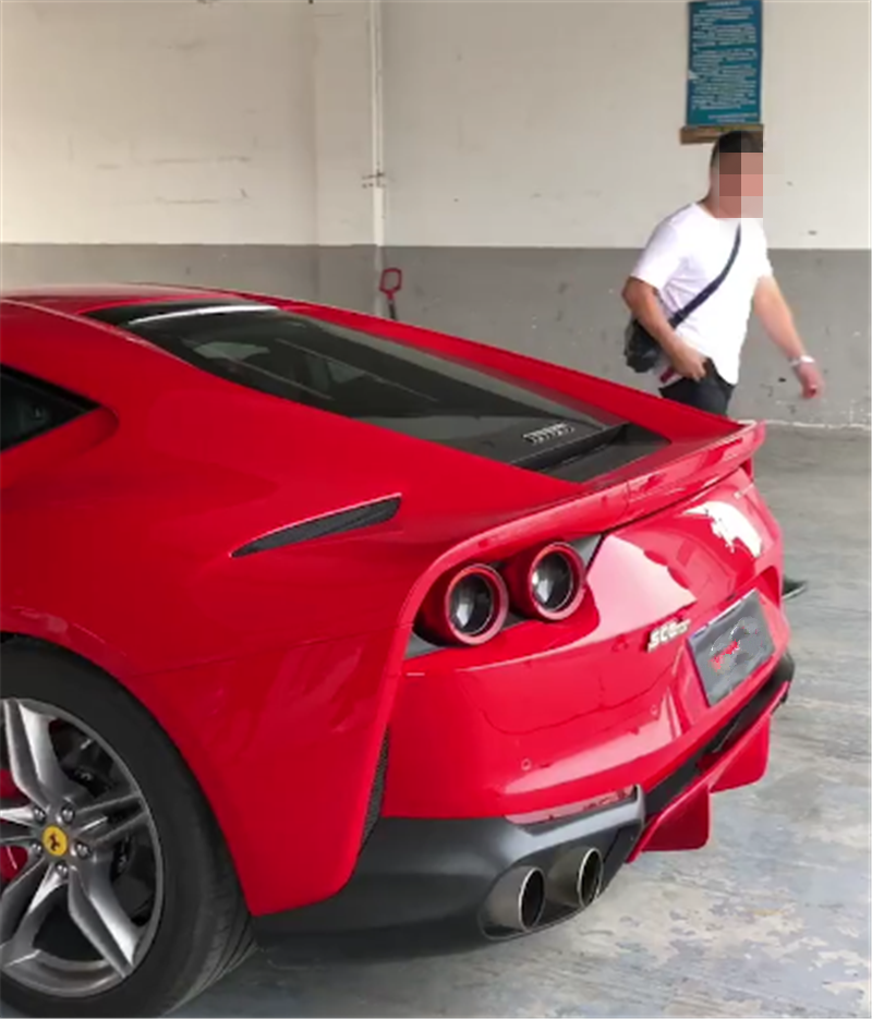 680万法拉利现北京,马力800匹,车主手上一块表能买保时捷
