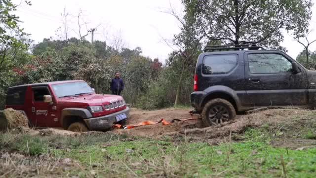 苏坦大石壁入口，吉姆尼拉BJ40