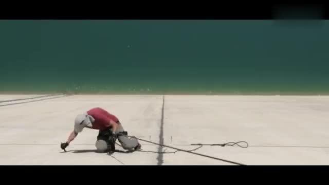 最新奔驰大G宣传片：挑战地心引力！