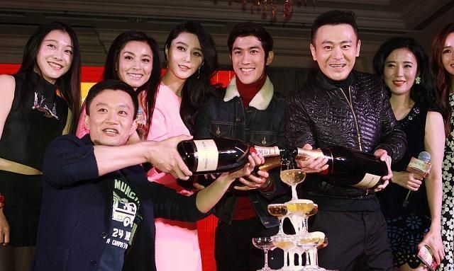 他是范冰冰的初恋，苦等范冰冰16年，如今身价33亿却还单身！