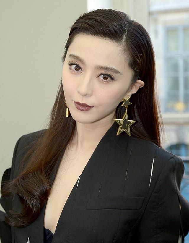 他是范冰冰的初恋，苦等范冰冰16年，如今身价33亿却还单身！