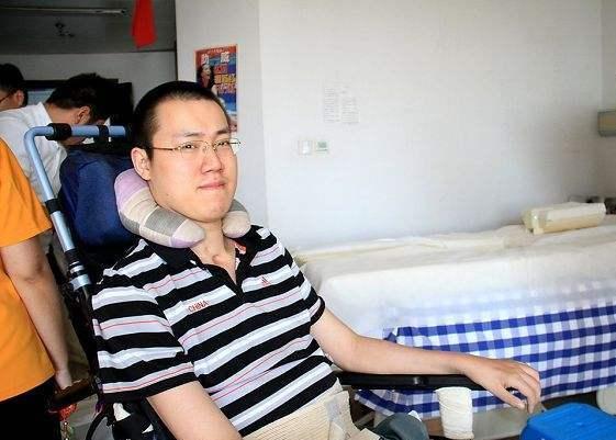 38岁汤淼真悲惨！母亲妻子改嫁，父亲患心脏病，网友：帮帮他吧
