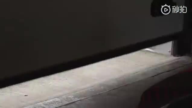 阿斯顿·马丁Valkyrie战神量产车在英国银石赛道完成全球首秀。