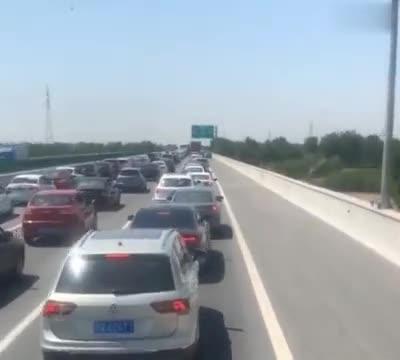 汽车视频：奥迪-我能让你插队？京沪大战