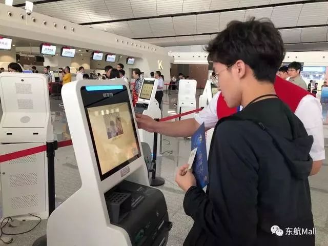▲人臉識別值機,圖片來源:東航官網。