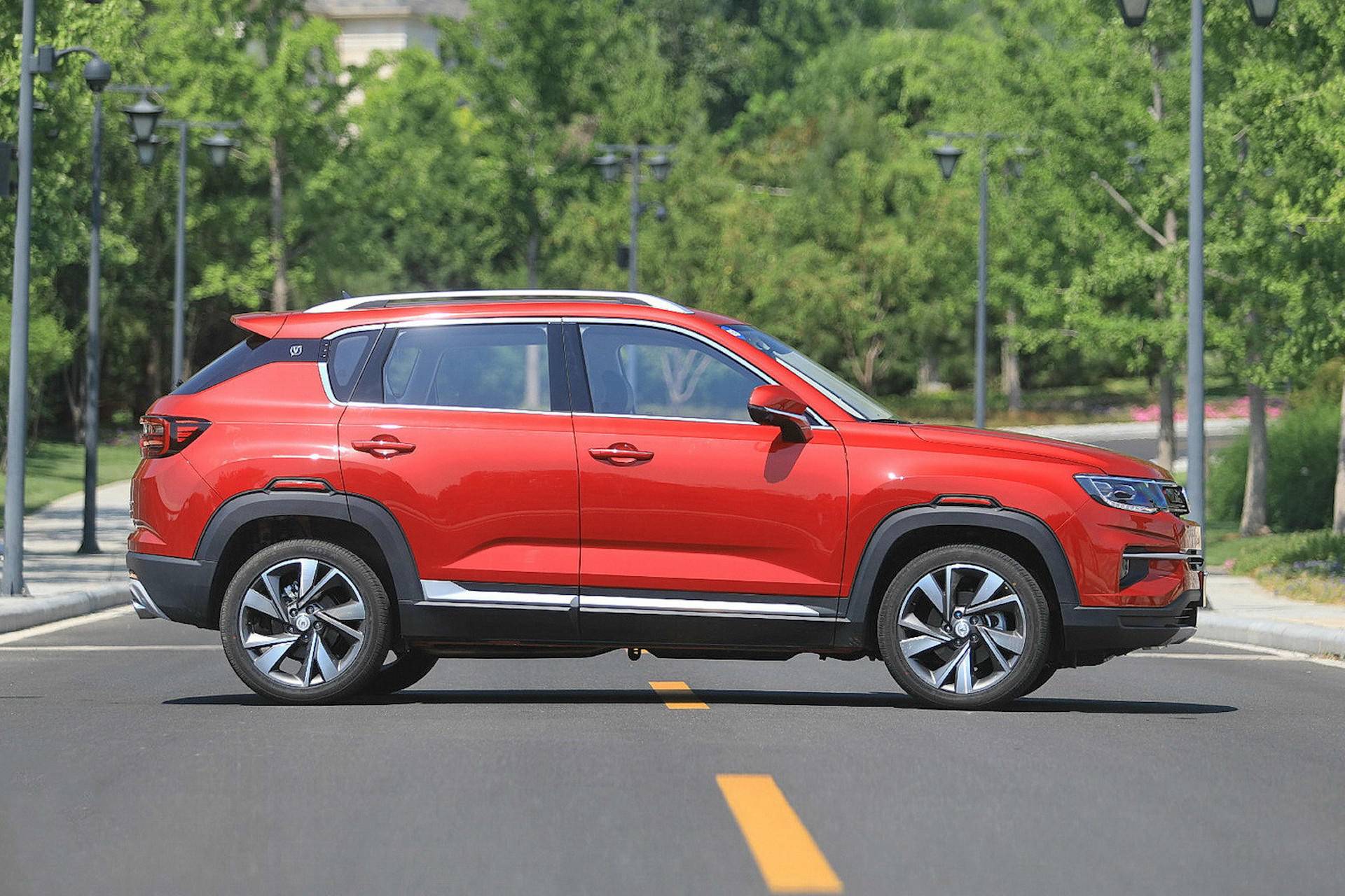 最接近宝骏的小型SUV,德系般高颜值,9万级1.4T入门就是高配