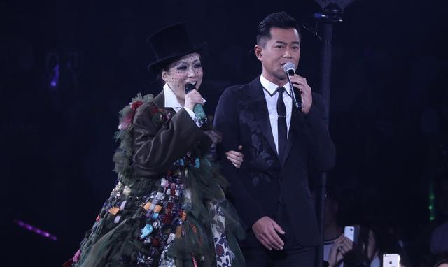 古天乐惊喜现身郑秀文尾场演唱会，三度做郑秀文演出嘉宾绝对真爱