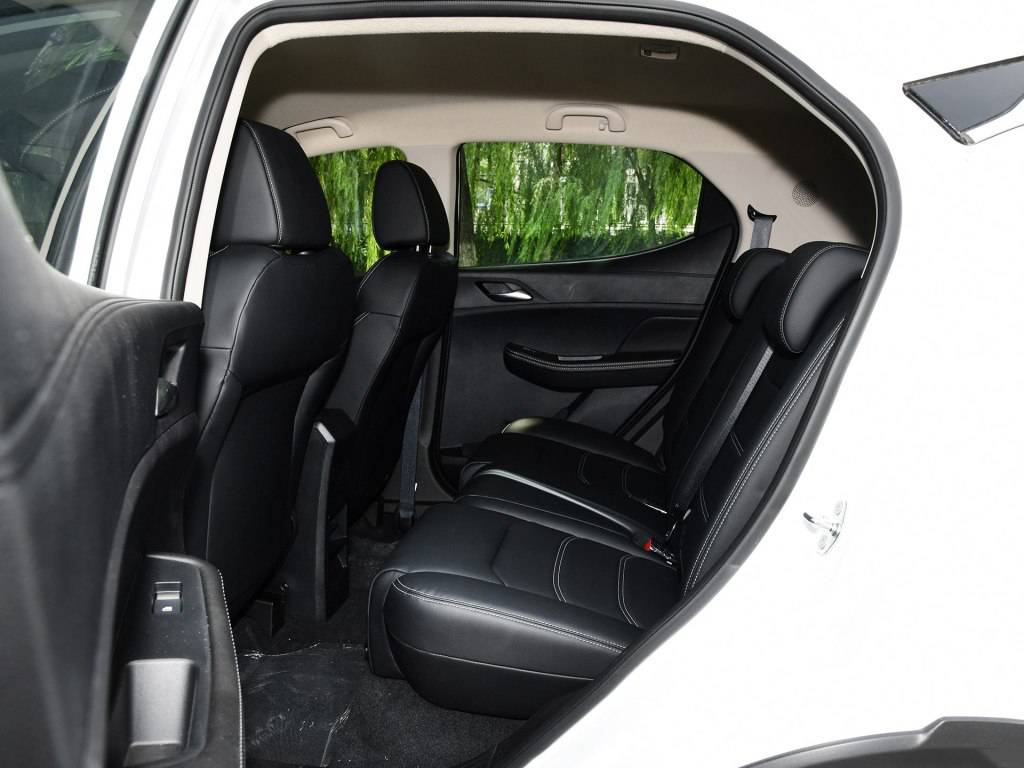 最畅销的纯电小型SUV,NEDC续航305公里,新款元EV360上市