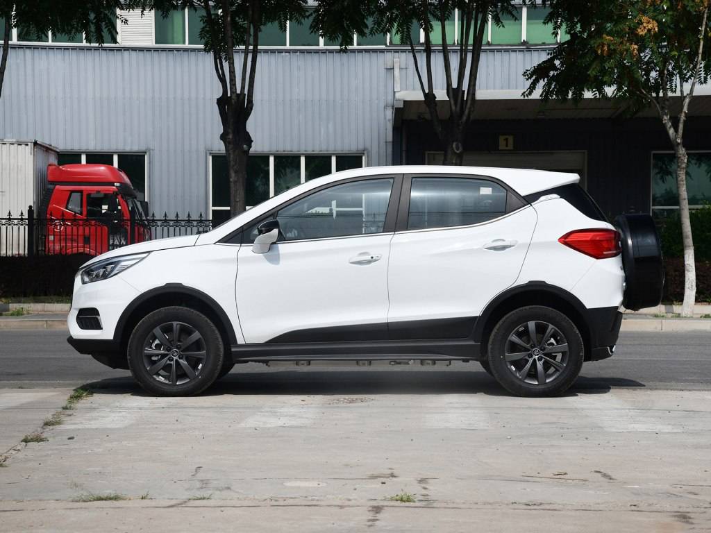 最畅销的纯电小型SUV,NEDC续航305公里,新款元EV360上市