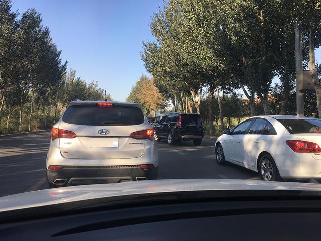 200公里高速公路走4小时,五一最扎心的是什么?答:堵车