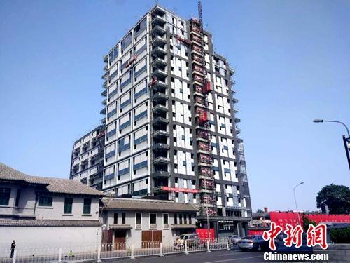 正在修建的楼房。中新网记者 李金磊 摄