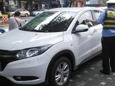 新车还一直买全险？老司机：这些险种可以不买，别被4S店坑了！