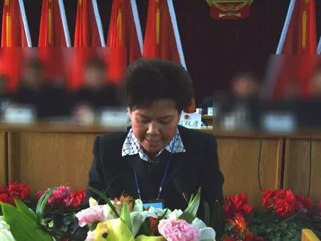 任职渭源县县长时的彭双彦(资料图)