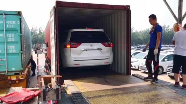 汽车视频：来自加拿大版丰田塞纳。