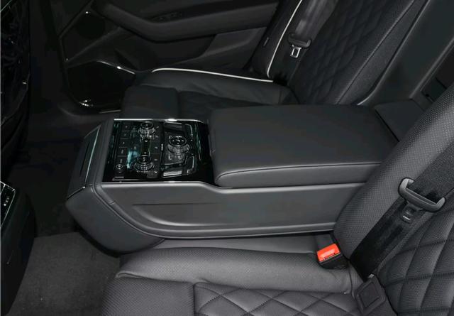 动力完胜奥迪A6L,现跌至27万,买高性价比中大型豪车推荐这款