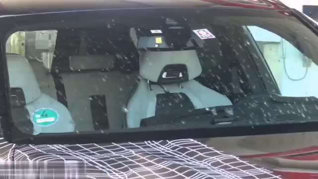 全新宝马X5M的路试视频在加油站被捕捉！