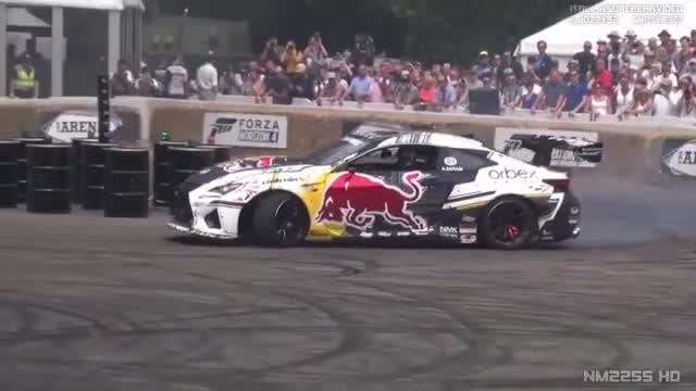 844马力的雷克萨斯RC-F怪兽摧毁轮胎疯狂V8引擎的声音