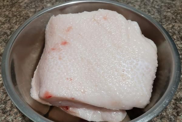 炒菜还是动物油好吃,买30斤肥肉,熬出来一锅油,一家人
