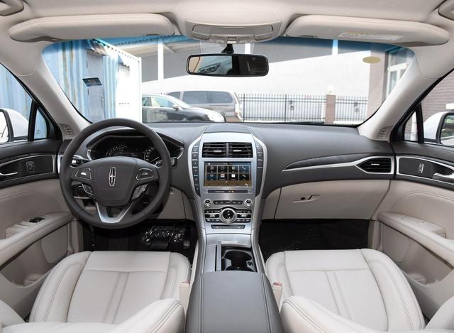 林肯旗下全进口车型MKZ,入门即2.0T+6AT,现不足23万