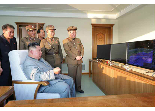 射导弹视察神秘潜艇 朝鲜一周三次军事动作要干啥