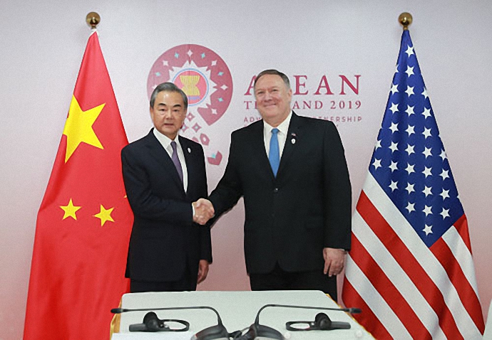 据外交部网站8月1日消息,国务委员兼外交部长王毅在泰国曼谷会见美国国务卿蓬佩奥。