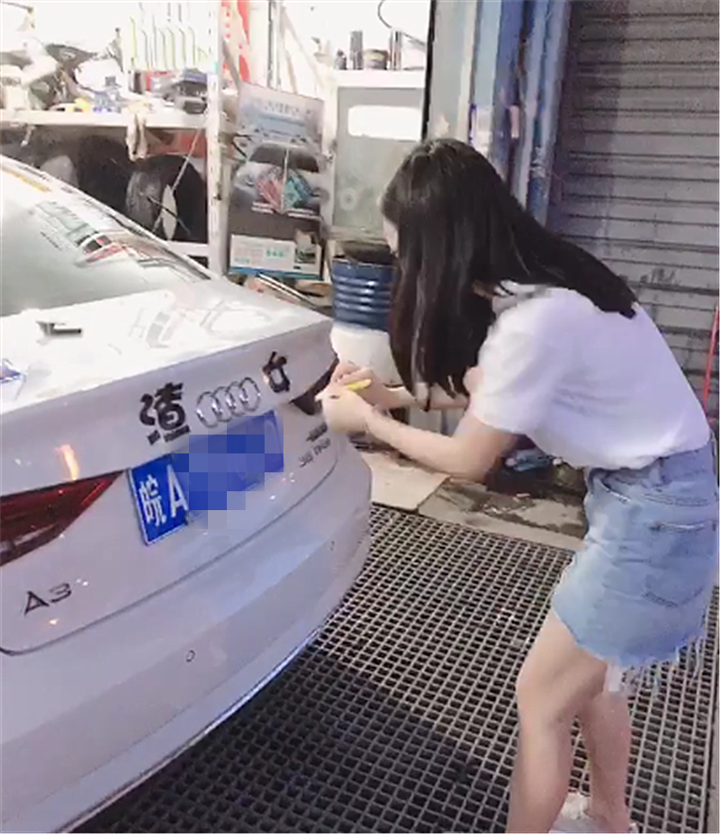16万奥迪A3贴“渣女”,看到女车主那一刻,没想到人比车养眼