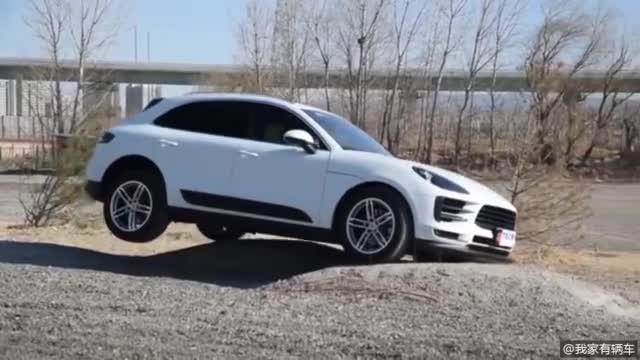 保时捷Macan越野展示，越野性能不错，很彪悍。