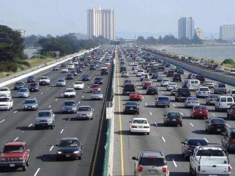 都让“限行”逼惨了，8月1日，又一省份加入行列，车友表示难堪