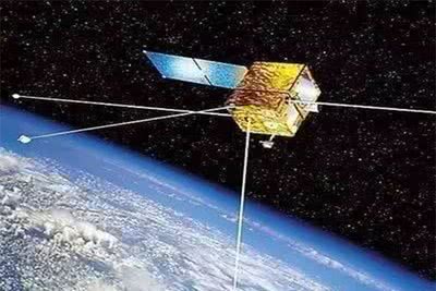 一颗人造地球卫星离地面高h=3r(r为地球半径).