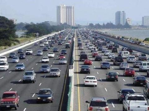 都让“限行”逼惨了，8月1日，又一省份加入行列，车友表示难堪