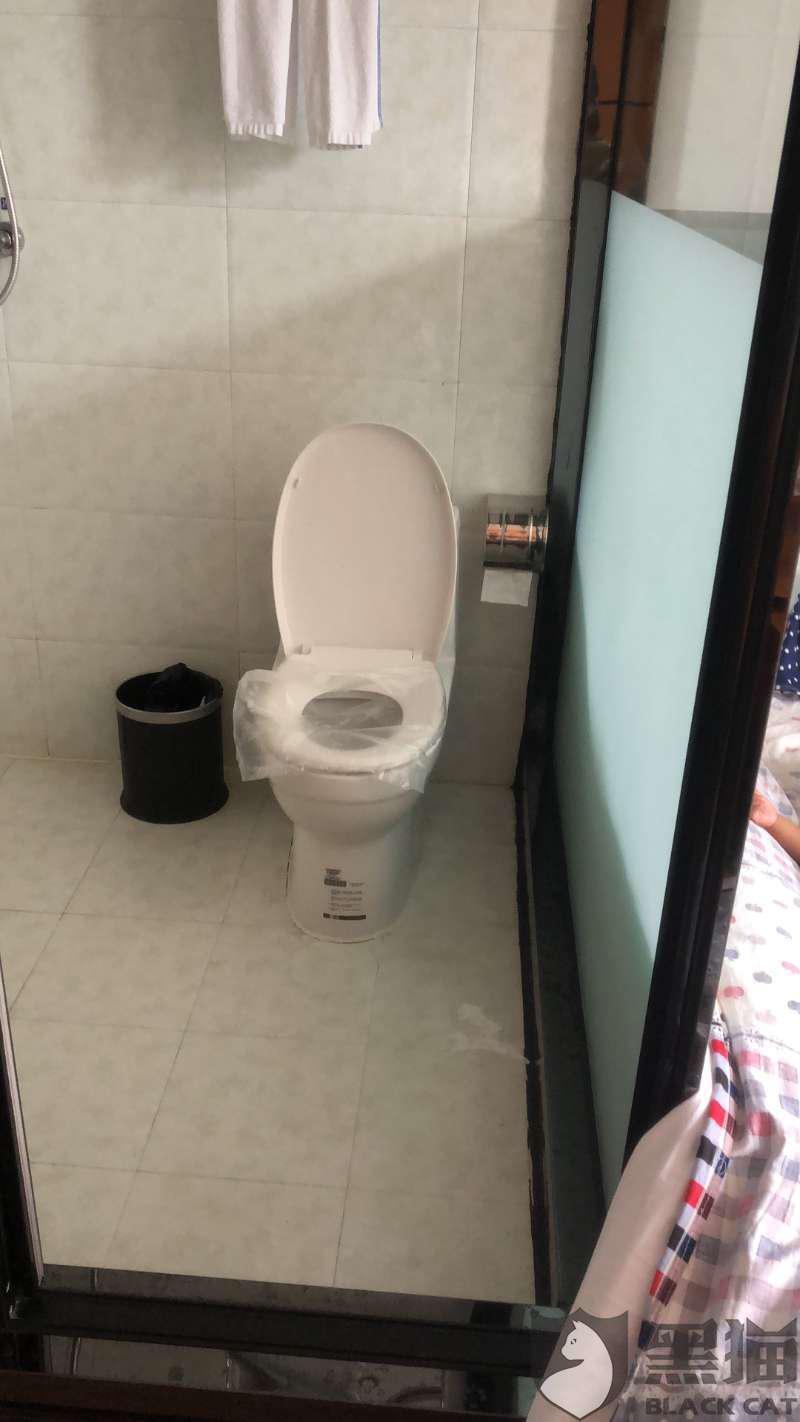 大连奈斯主题酒店没有任何防滑安全措施导致老