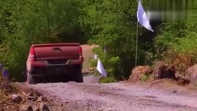 丰田四驱皮卡车，足以让部分越野车汗颜的性能，真是“耐造”啊