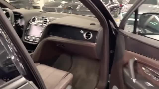 汽车视频：宾利 添越 W12 哑光黑