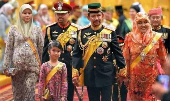 全世界豪车最多的人，王思聪都不到百分之一，光买车就花了上百亿