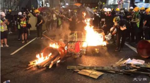 混乱的香港街头(图源:大公报)