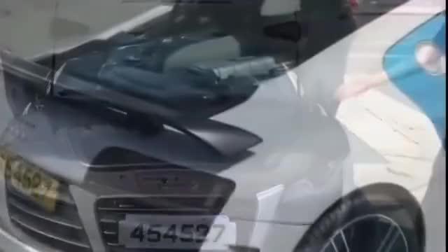 奥迪R8超级跑车的功能，打开前盖的那一刻，还以为发动机被偷了