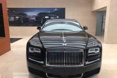 劳斯莱斯古斯特 黑外军舰蓝内，这配色比较特别