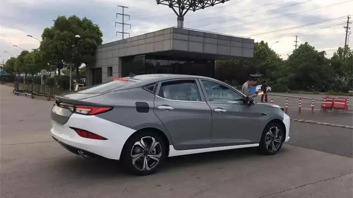 买屏幕送车!江淮A432内饰谍照曝光