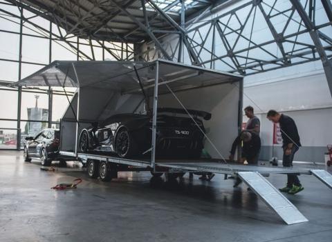 赛道来了一台车，加速不输拉法，跟布加迪一个级别