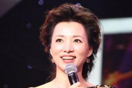 央视“最美”主持人排名，董卿垫底，第1名实至名归
