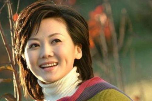 央视“最美”主持人排名，董卿垫底，第1名实至名归