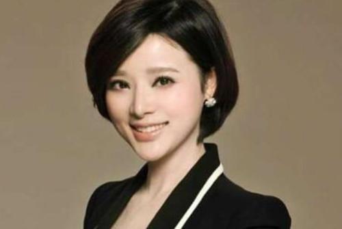 央视“最美”主持人排名，董卿垫底，第1名实至名归