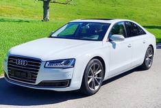 Audi A8，其实这大灯看起来比较大气还有挡把设计