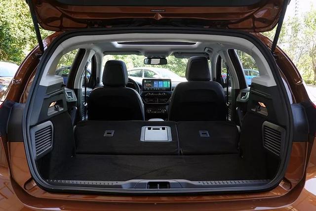 又一街车变身SUV 试驾福克斯Active